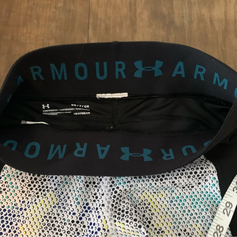 Under Armour compression capris dot design - Picture 7 of 8